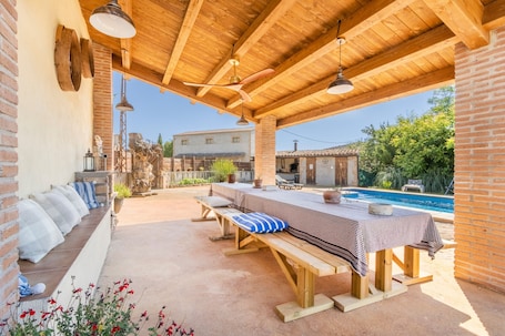 Outdoor dining. Casa Marcús. Country House with Private Pool, BBQ, Games Room & 4 Suites (12 Guests)