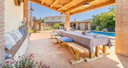 Casa Marcús. Country House with Private Pool, BBQ, Games Room & 4 Suites (12 Guests)