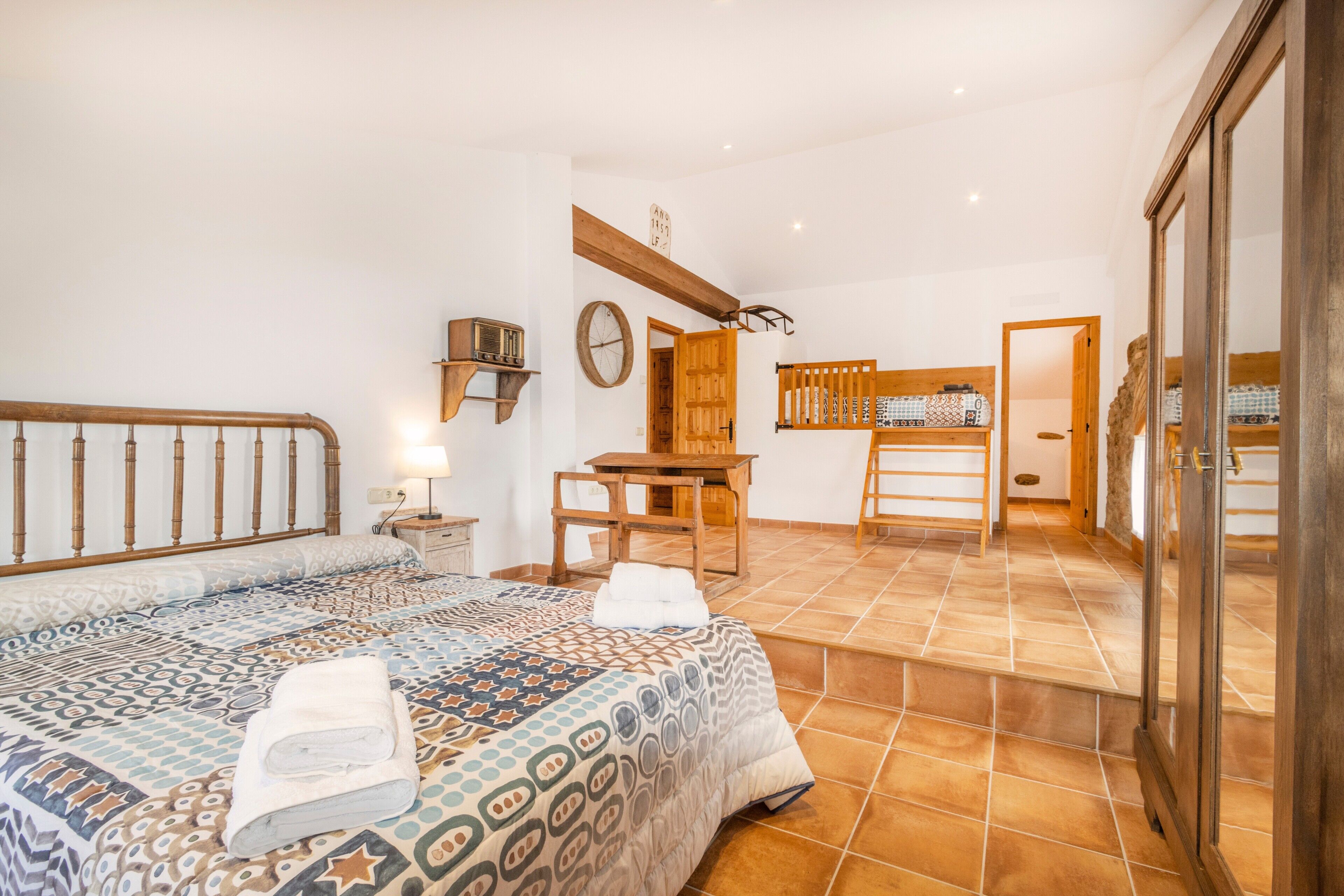 5 dormitorios, tabla de planchar con plancha, wifi gratis y ropa de cama