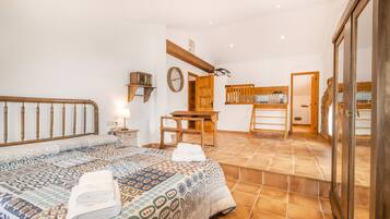 5 dormitorios, tabla de planchar con plancha, wifi gratis y ropa de cama
