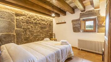 5 slaapkamers, een strijkplank/strijkijzer, gratis wifi, beddengoed