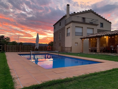 Holiday Home 'Casa Ponet' with Mountain View, Private Pool and Wi-Fi