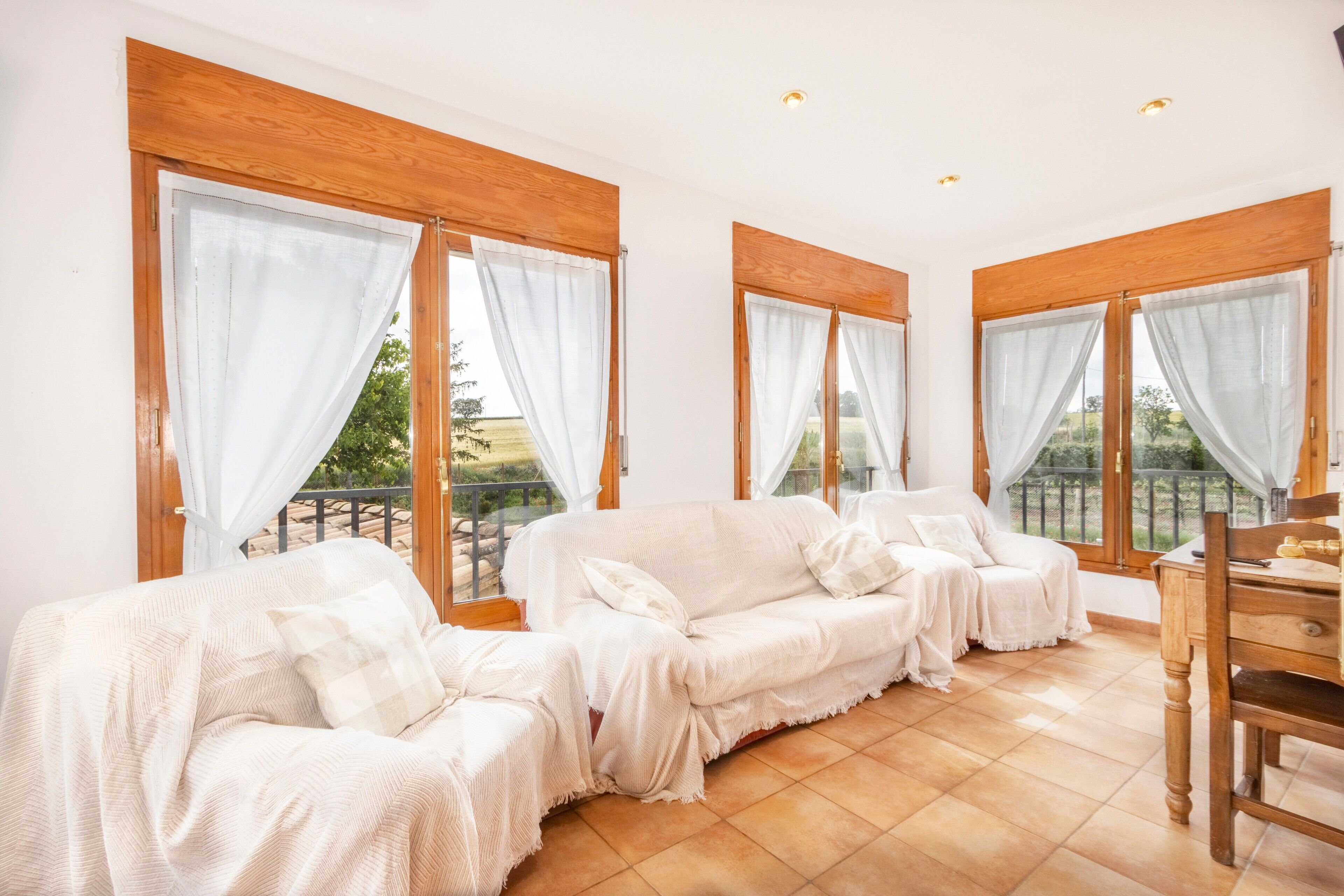 TV, fireplace, ping pong