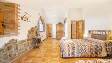 5 dormitorios, tabla de planchar con plancha, wifi gratis y ropa de cama