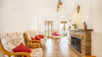 Televisie en een open haard