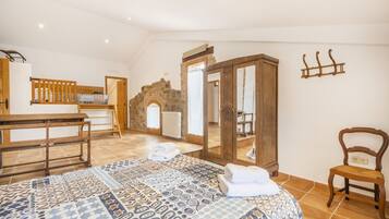 5 habitaciones, tabla de planchar con plancha y wifi gratis