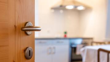 KĂŒhlschrank, Ofen, Herdplatte, GeschirrspĂŒler