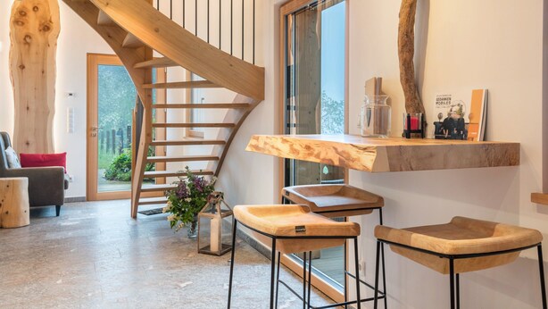 A modern interior with a wooden staircase, a large window, and a wooden bar area. - Chalet 'Himmel' with Mountain View, Private Garden and Wi-Fi (Nova Ponente)