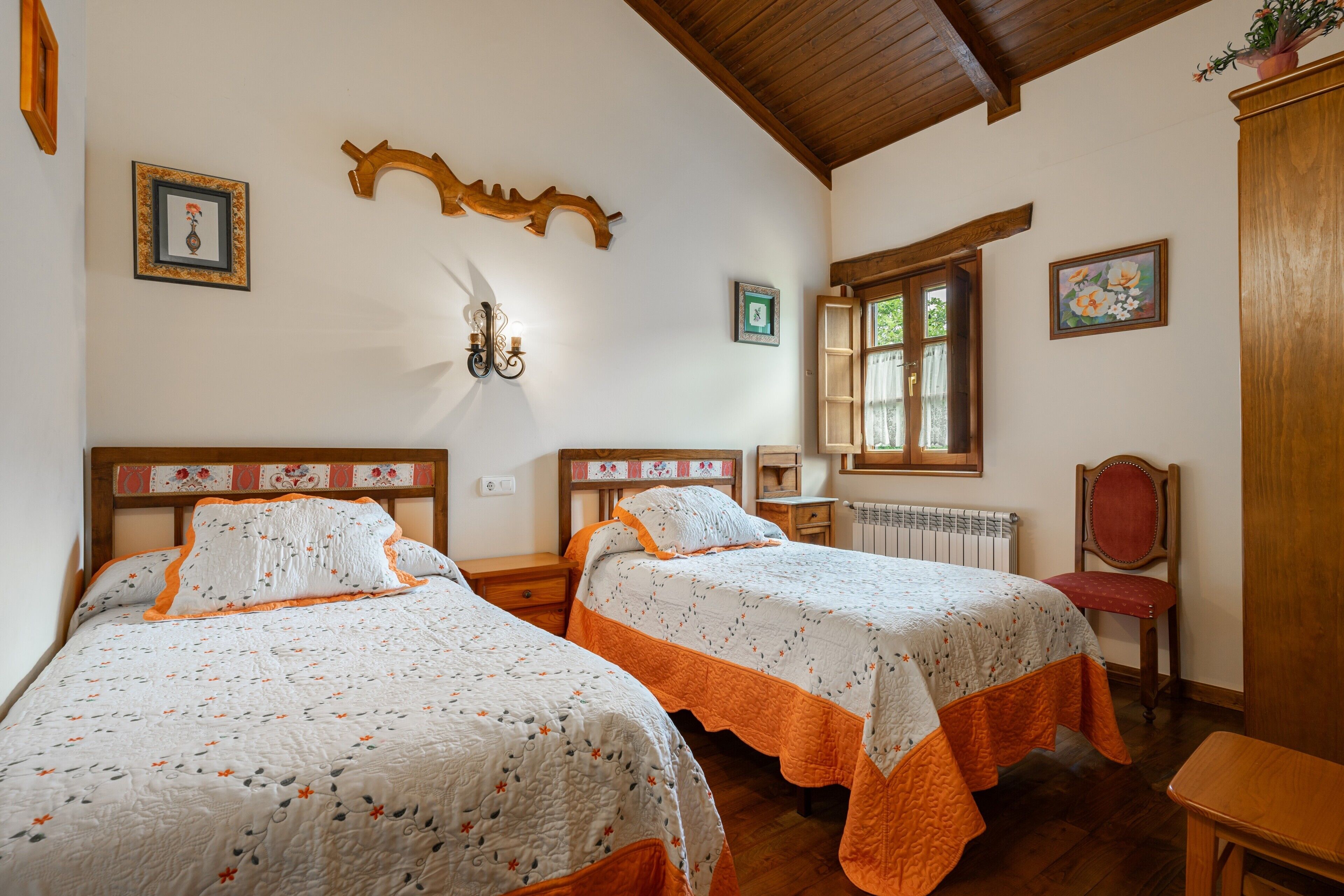 2 chambres, fer et planche à repasser, draps fournis