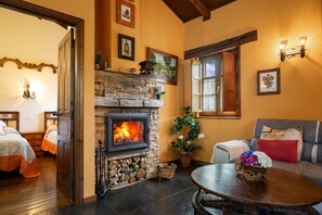 TV, fireplace, ping pong - Holiday Home 'Maseda 1' with Mountain View, Shared Terrace and Private Garden (Villayon)