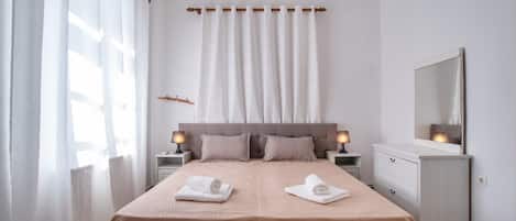 3 bedrooms, iron/ironing board, free WiFi, bed sheets