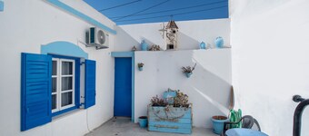 Holiday Home 'Naxos Family House In Vivlos' with Sea View, Wi-Fi and Air Conditioning