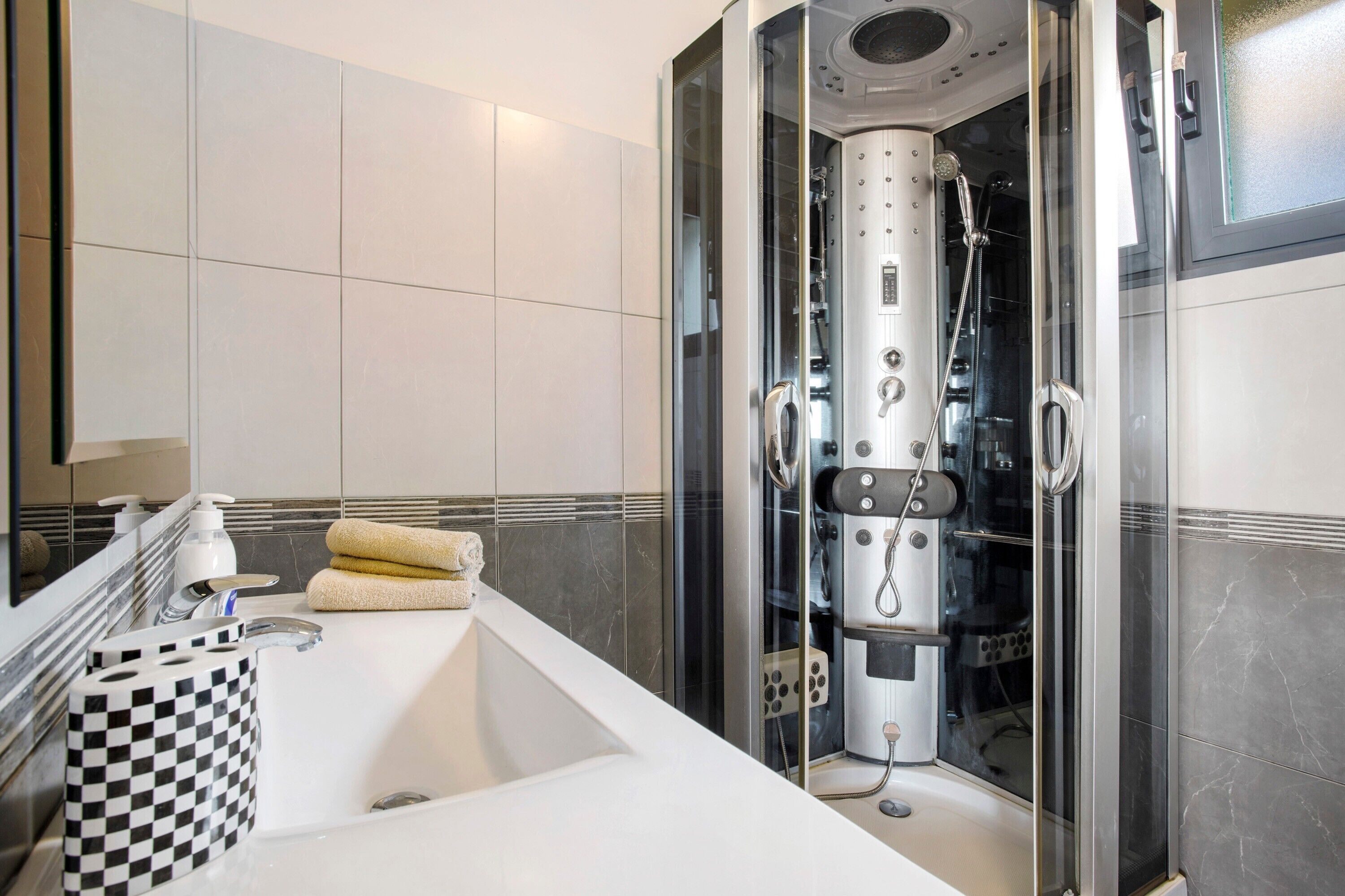 Shower, hair dryer, towels