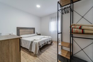 4 bedrooms, iron/ironing board, free WiFi, bed sheets