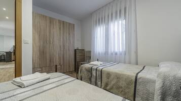 4 slaapkamers, een strijkplank/strijkijzer, gratis wifi, beddengoed