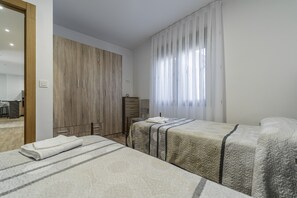 4 Schlafzimmer, Bügeleisen/Bügelbrett, kostenloses WLAN, Bettwäsche