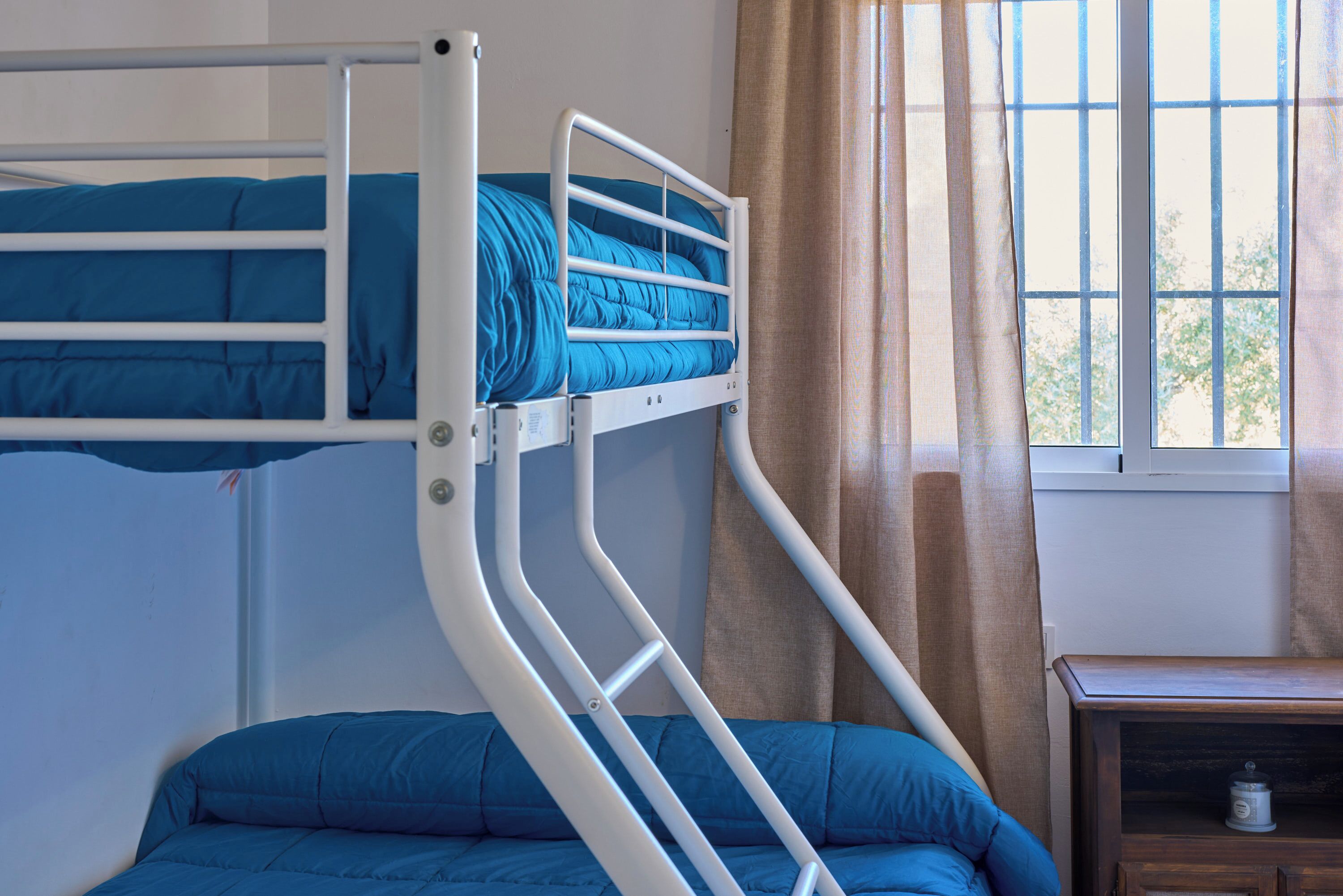 5 bedrooms, iron/ironing board, free WiFi, bed sheets