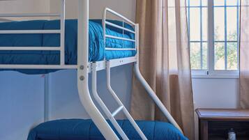 5 bedrooms, iron/ironing board, free WiFi, bed sheets