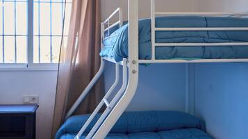 5 dormitorios, tabla de planchar con plancha, wifi gratis y ropa de cama