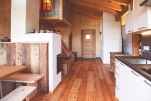 Frigorifero, piano cottura, lavastoviglie, macchina per tè/caffè