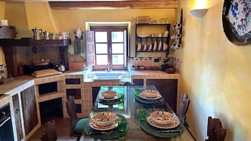 KĂŒhlschrank, Ofen, Herdplatte, GeschirrspĂŒler