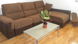 TV, peis, DVD-spiller og stereoanlegg