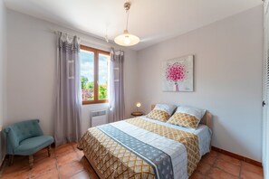 3 soverom, strykejern/-brett, wi-fi (inkludert) og sengetøy