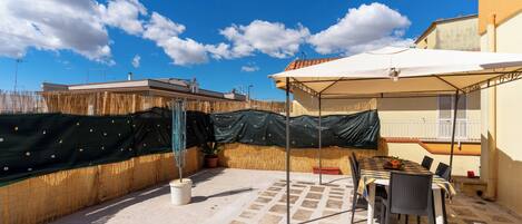 تناول الطعام بالخارج