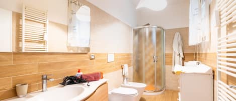 Douche, serviettes fournies