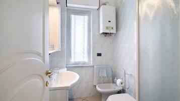 Doccia, asciugacapelli, asciugamani