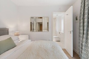 3 bedrooms, iron/ironing board, WiFi, bed sheets - Modern 3BR Flat quick links to LDN and Heathrow (Surrey)
