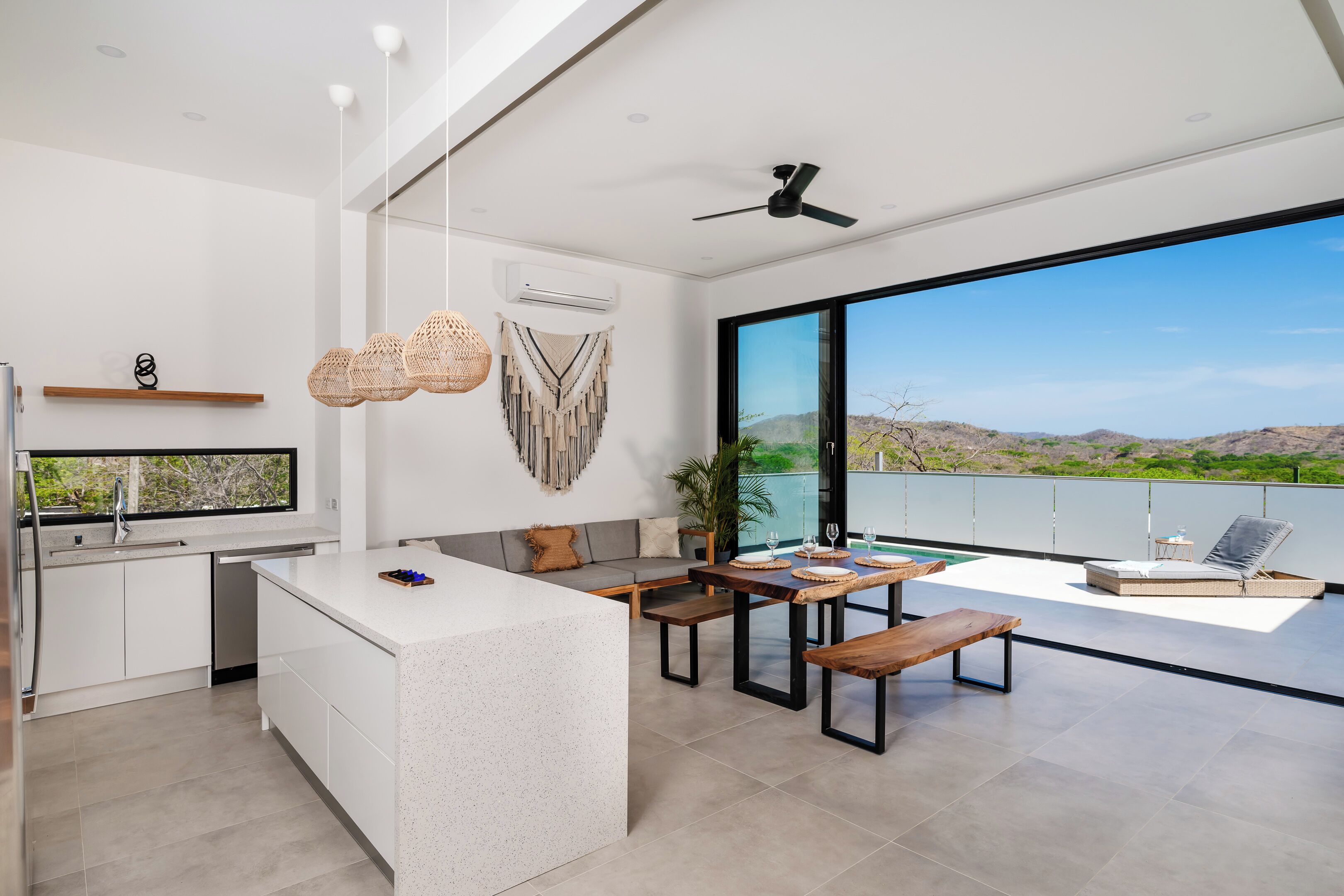 Villa – exclusive | Oppholdsområde | En 55-tommers LED-TV med digitale kanaler samt Netflix