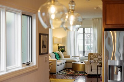 The Birdhouse: Close to Downtown/U of O