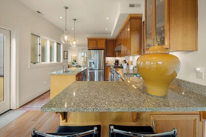 Discover the Birdhouse, a spacious 3BR home in Eugene near U of O and downtown.
