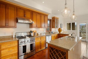 Unclassified image, 3 of 79, button