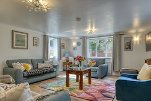 TV, books - Homely cottage located in a fabulous village - Augusta Cottage (Bourton-on-the-Water)