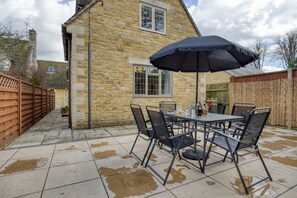 Outdoor dining - Homely cottage located in a fabulous village - Augusta Cottage (Bourton-on-the-Water)