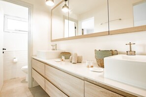 Shower, towels - Ocean Beauty - Playa Venao 'Blue (Las Escobas del Venado)