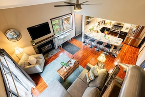 TV, fireplace
