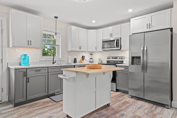 Refrigerador, microondas, horno, placa de cocina
