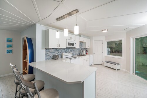 Hailey's Roundhouse - New & Unique Home w/ Water Access!