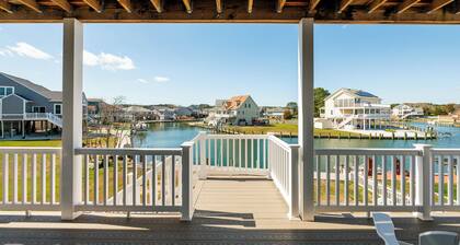 Anchor's Away - Waterfront, Pet Friendly, Pools!