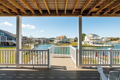 Anchor's Away - Waterfront, Pet Friendly, Pools!