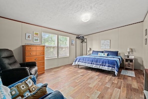 3 bedrooms, desk, iron/ironing board, free WiFi - Crabby Pines | One-Level Chincoteague Ranch Near Boat Ramp & Beach Road Attractions, Pet Friendly (Chincoteague Island)