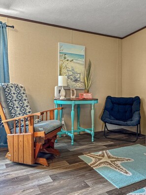 Interior - Crabby Pines - Pet friendly modern accommodations! (Chincoteague Island)