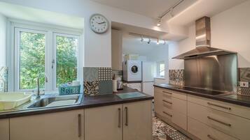 Micro-ondes, four, lave-vaisselle