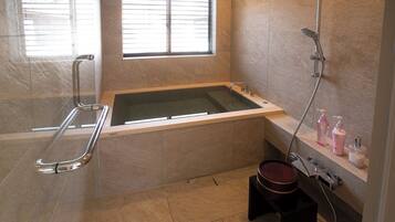 Hårtørrer, håndklæder