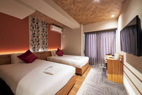 1 bedroom, desk, iron/ironing board, free WiFi - Nonsmoking Deluxe Twin Room Room only Simple  / Osaka Ōsaka (Osaka)
