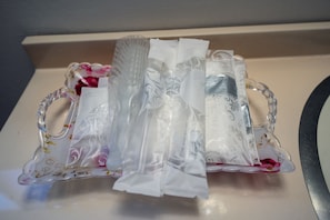 Hair dryer, towels, soap, shampoo - Room 101 / Narita Chiba (Narita)