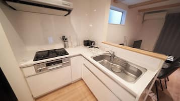 Fridge, microwave, stovetop, cookware/dishes/utensils